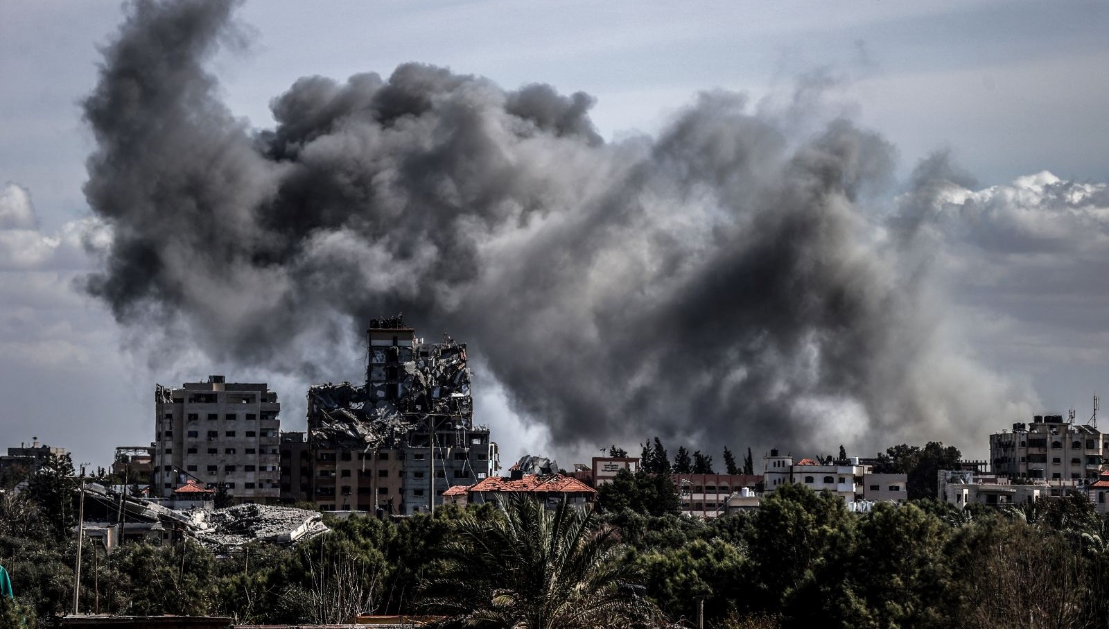 İsrail, Gazze’de yine sivilleri vurdu: 10 Filistinli öldü